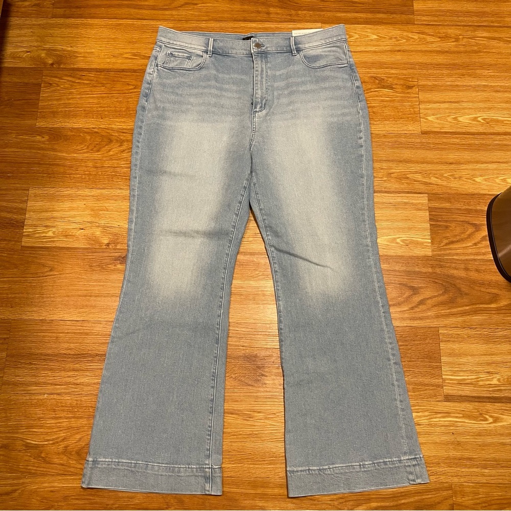 NWT Ann Taylor Factory Relaxed Bootcut Jean, Medium Wash, Size US 16